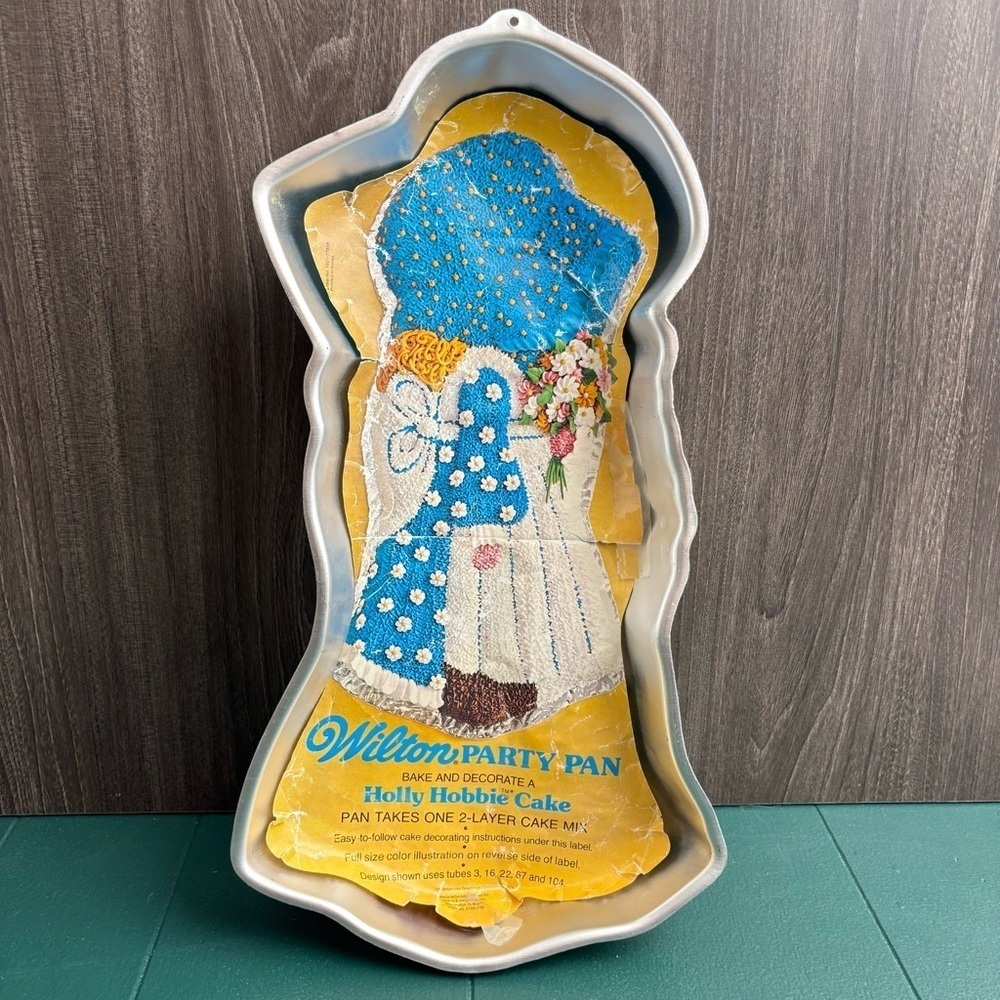 New vintage! Aluminum 1975 Holly Hobbie cake pan by American Greetings Corp